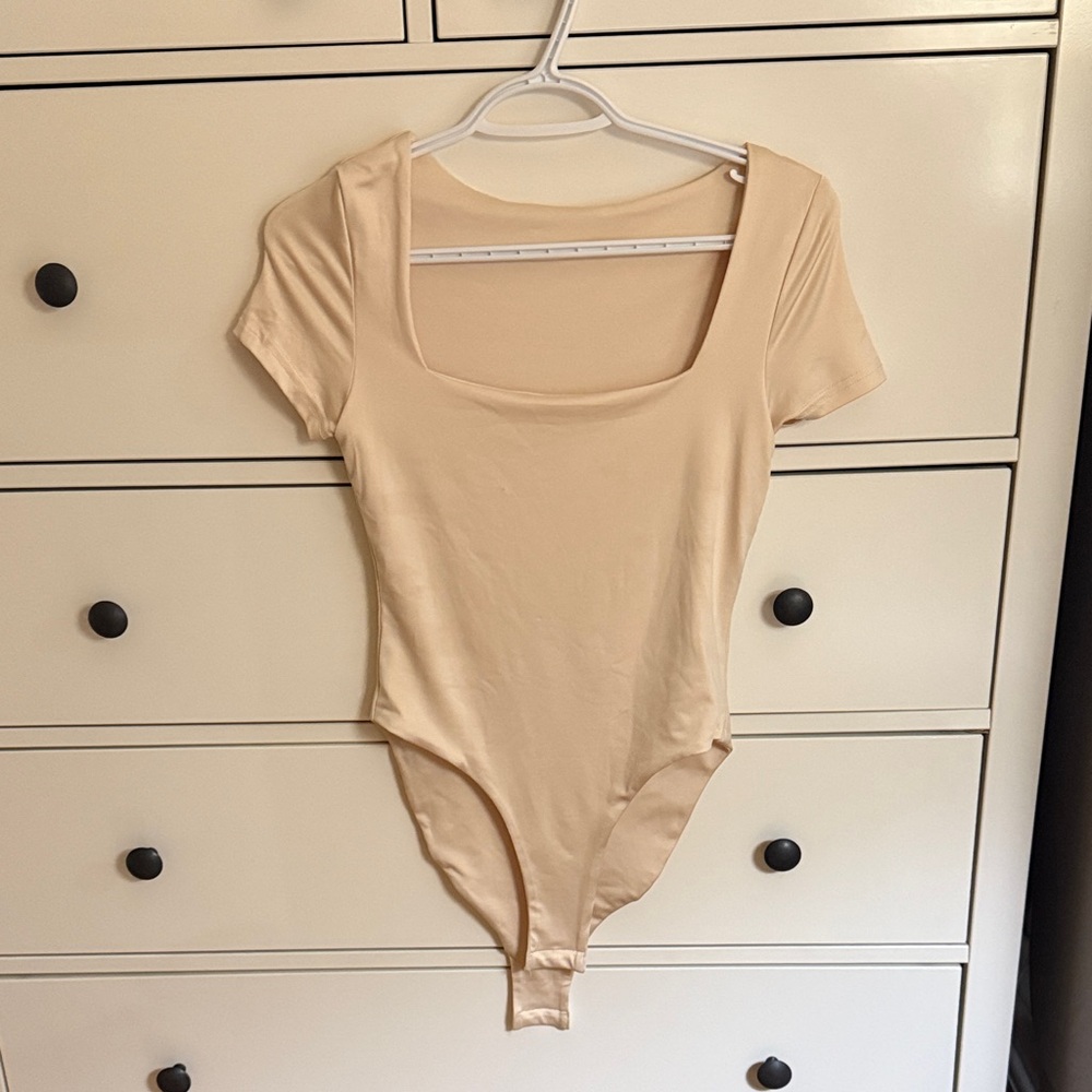SHEIN Cream Short Sleeve Bodysuit
